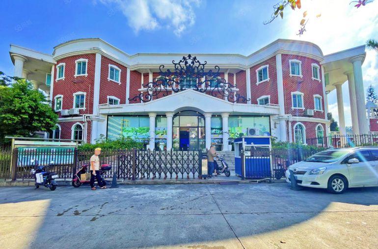 独门独院5686平方 带操场 行业不限