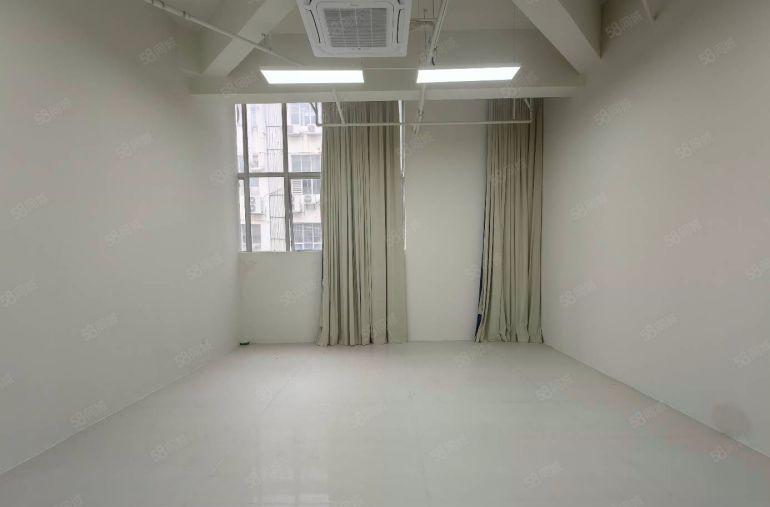 月亮湾大道旁 现成直播间 365平米 租金50元 厂房出租