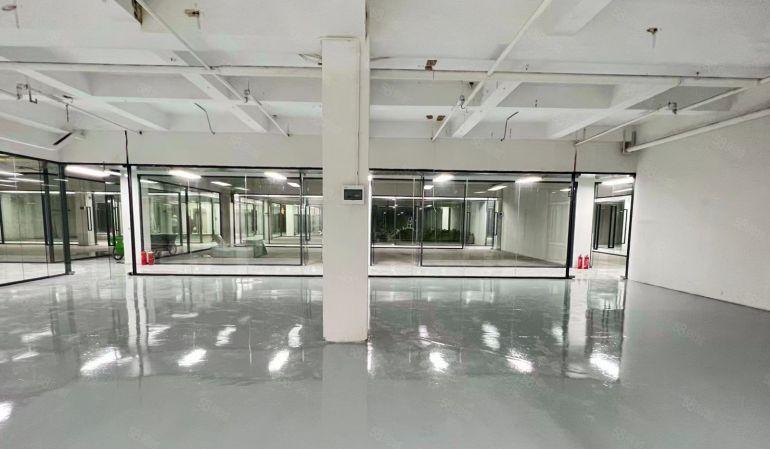 南油服装批发市场厂房出租，适合打版，直播间，电商物流仓库等