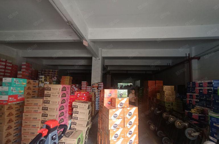 西丽高速口边一楼厂房，带卸货平台，户型方正，高5.5米。