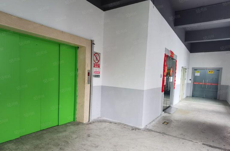 深圳龙华高速口园区1000平米标准厂房精装修出租配三吨货梯一