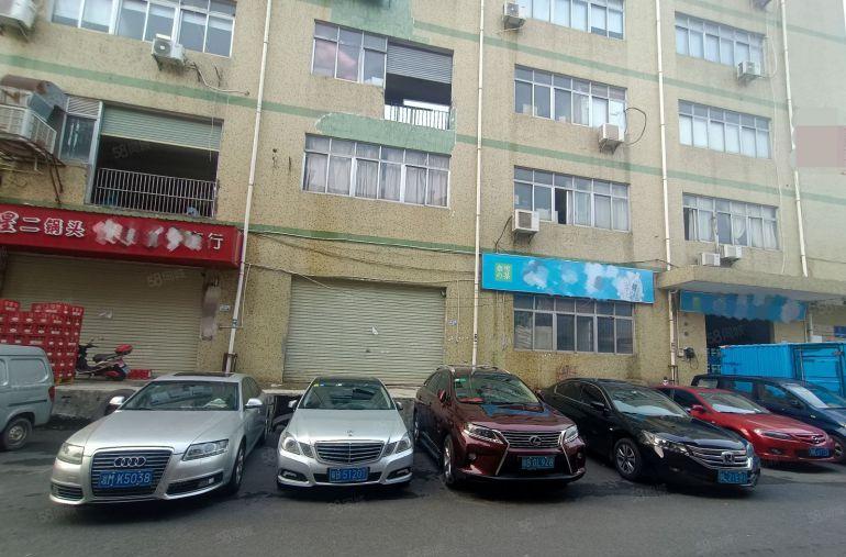 西丽高速口边一楼厂房，带卸货平台，户型方正，高5.5米。