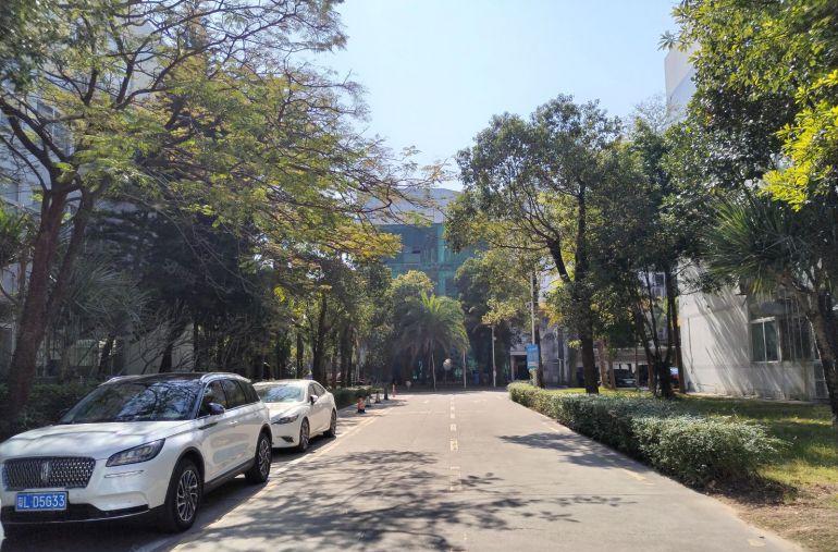 凤岗雁田怡安工业城楼上1500平带装修办公室厂房出租 可分租