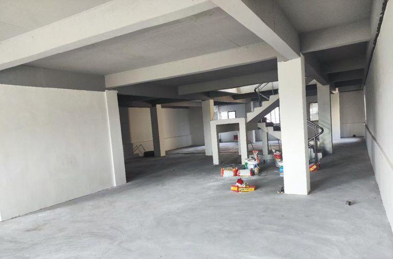 占地230平方适合各种，原房东