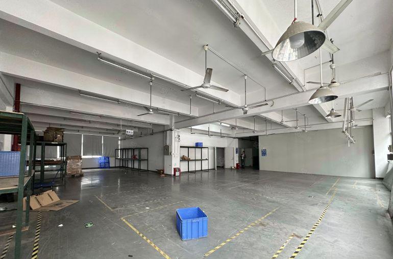 南山铁口附近原房东红本厂房2000平可分租