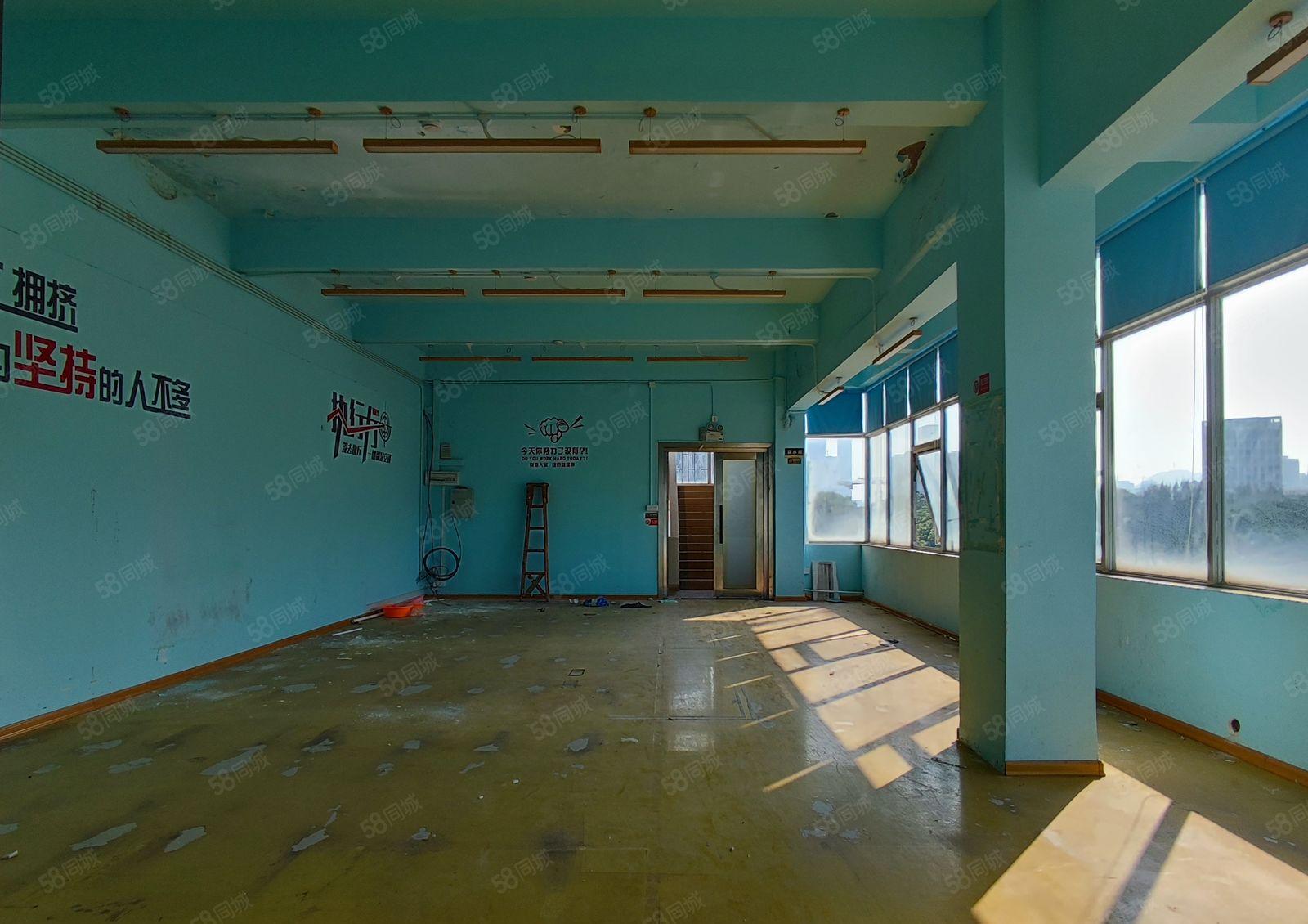 科技园深大站 麻雀岭200平 租55元 可上下水 行业不限