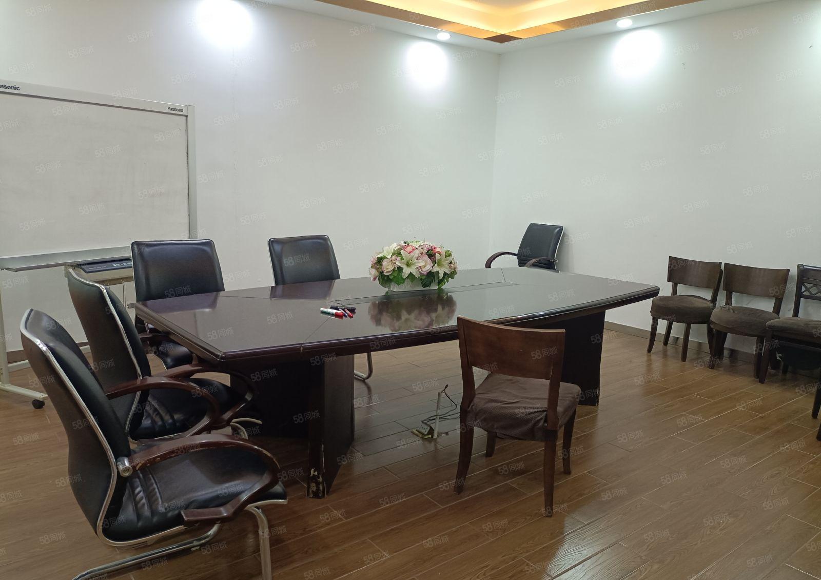 龙华大浪红本厂房3000平出租，带豪华装修大小分租，超大空地