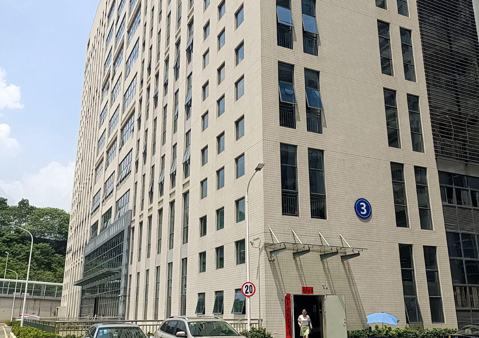 龙华大浪红本厂房3000平出租，带豪华装修大小分租，超大空地