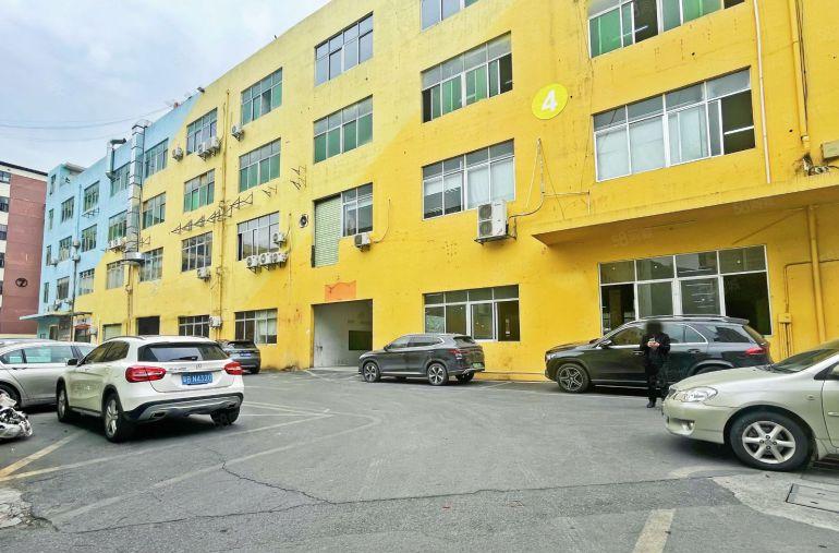 西丽厂房一楼1260平 停车免费 靠路边