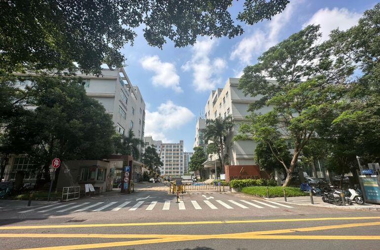 宝安兴东原房东楼上2000平红本精装办公室仓库厂房出租可分租